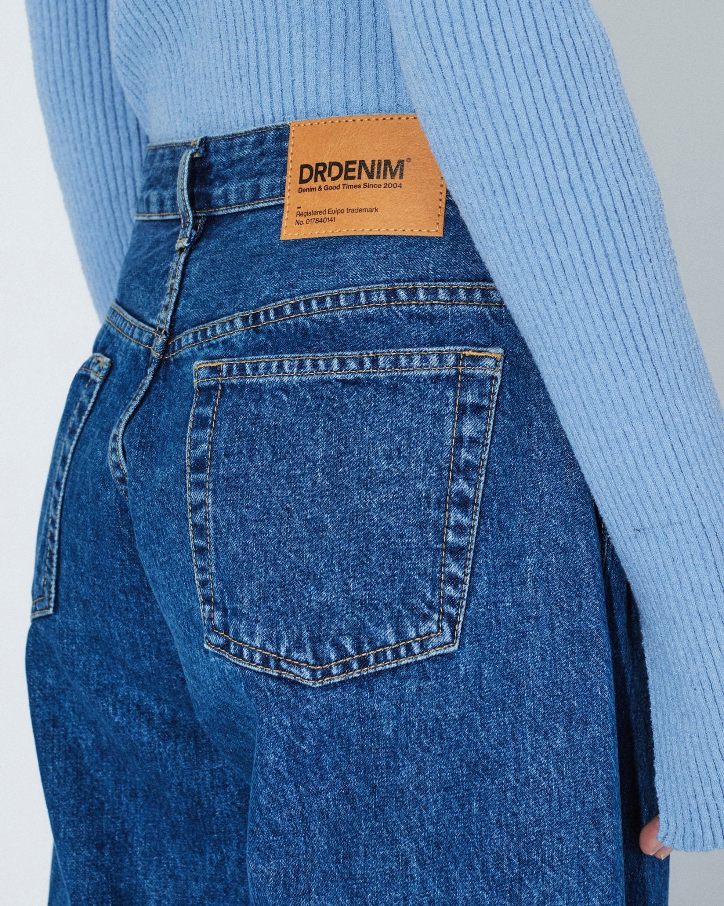 Dr. Denim Hill Low Relaxed Jeans Crease