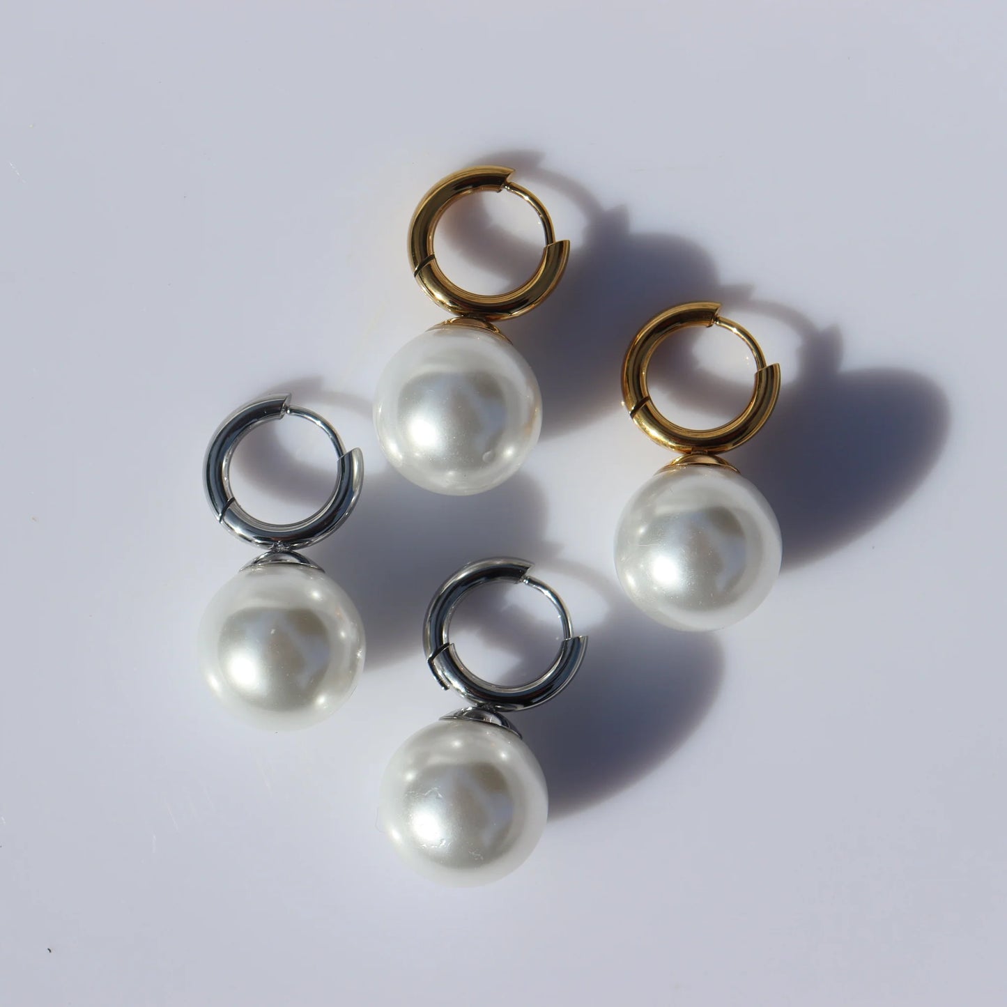 Fabuleux Vous Steel Me Round Pearl Earrings