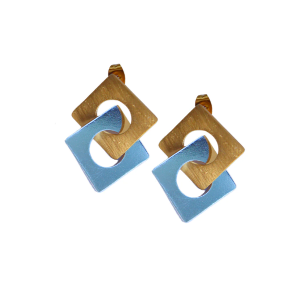 Fabuleux Vous Carre Stud Earrings
