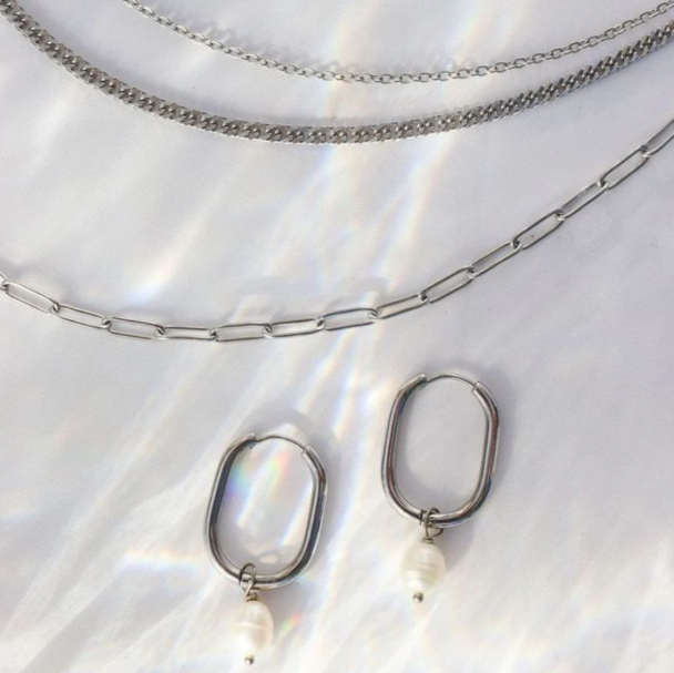 Fabuleux Vous Steel Me Fresh Water Pearl Huggies