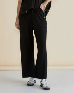 Betty Basic Evelyn Wide Leg Jogger