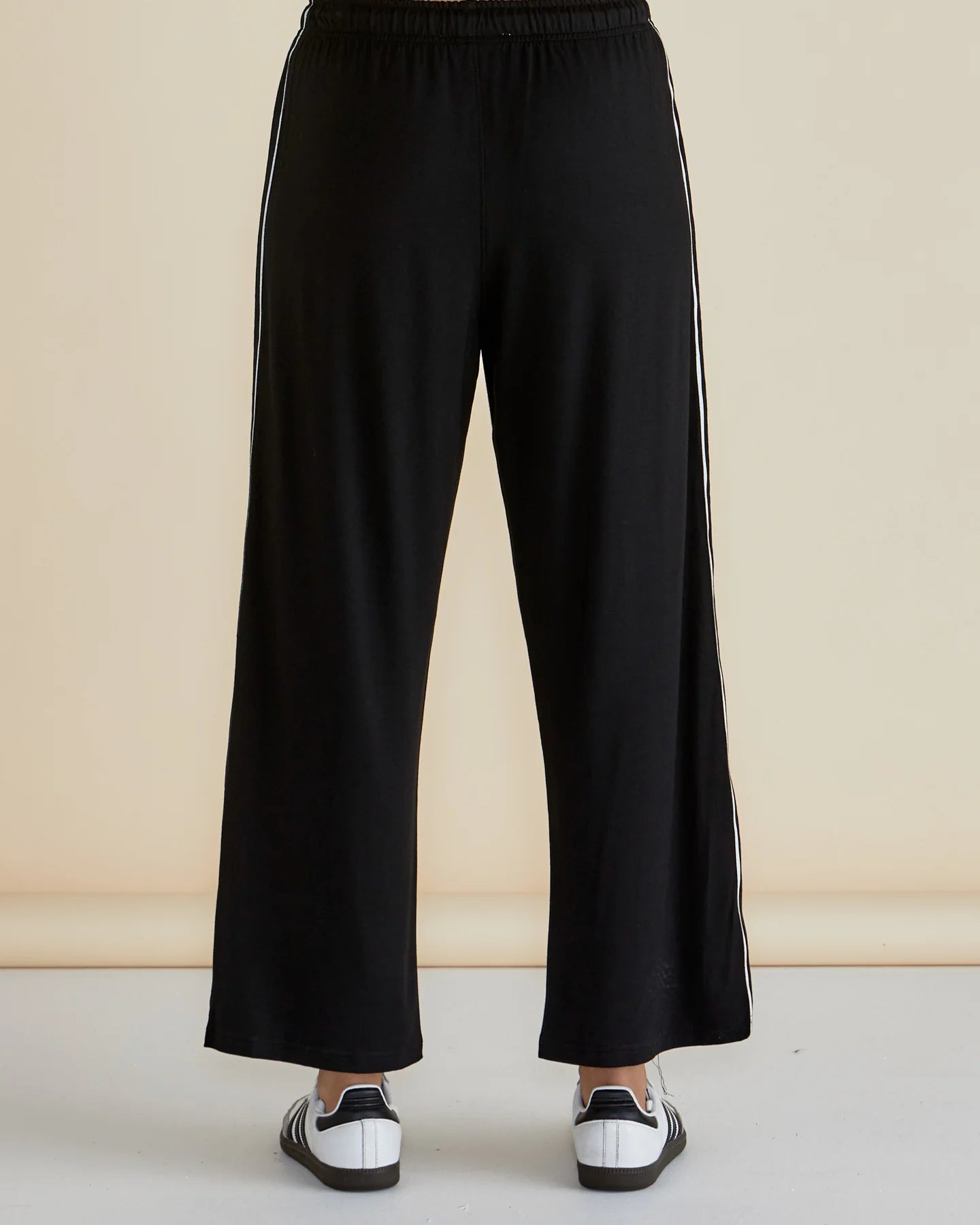 Betty Basic Evelyn Wide Leg Jogger