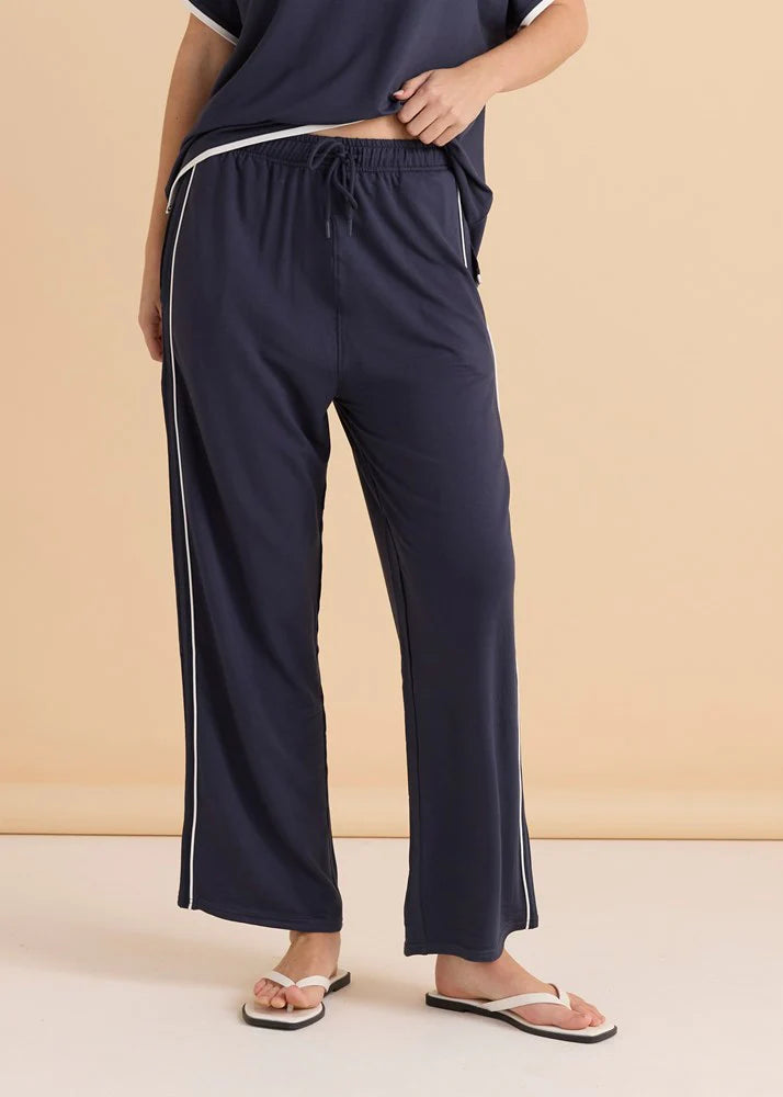 Betty Basic Evelyn Wide Leg Jogger