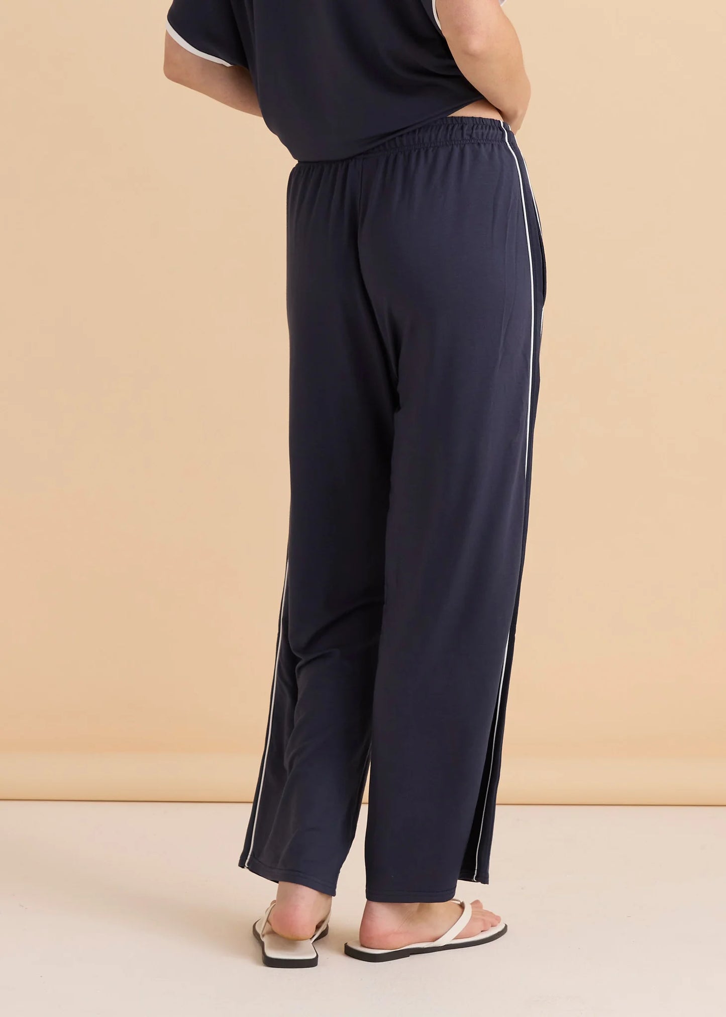 Betty Basic Evelyn Wide Leg Jogger