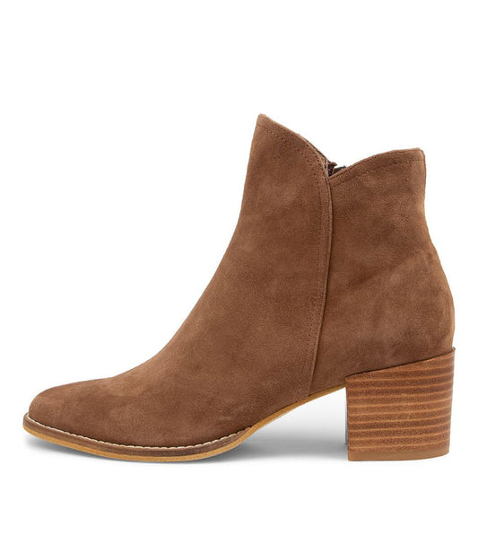 Django & Juliette Mockas Lt Choc Suede