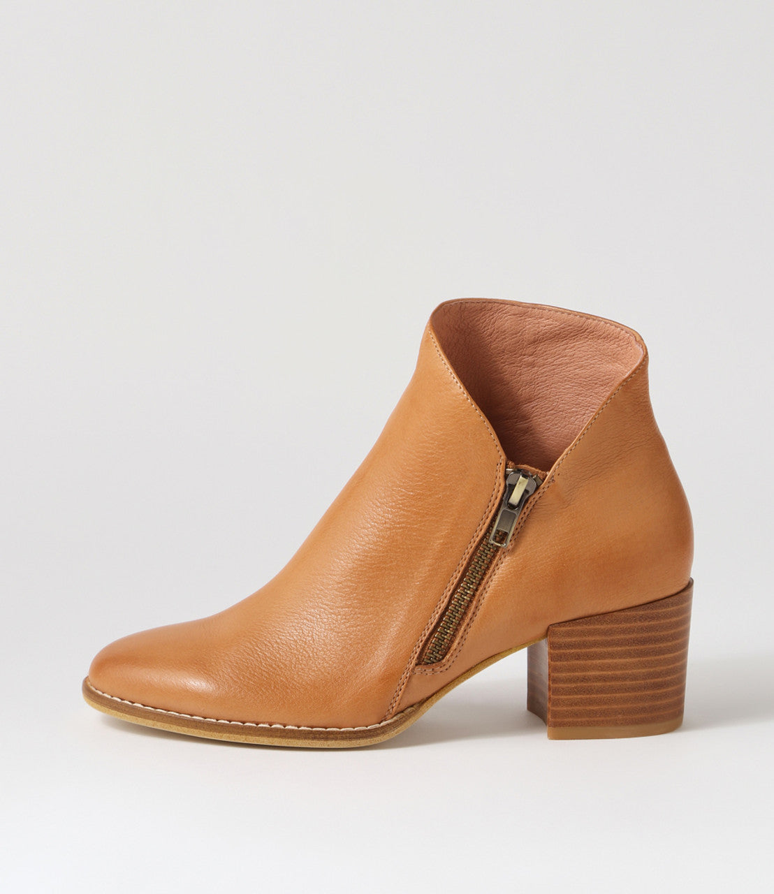 Django & Juliette Marvin DK tan