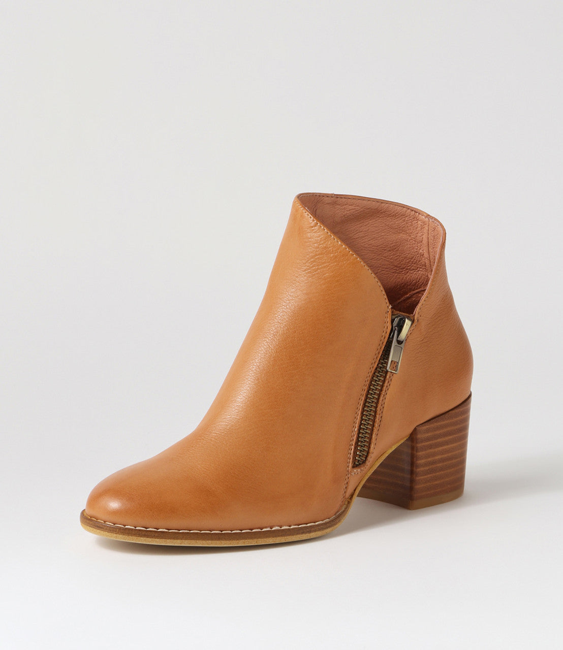 Django & Juliette Marvin DK tan
