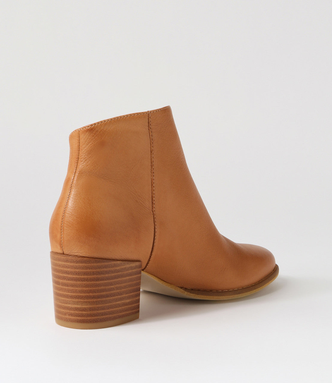 Django & Juliette Marvin DK tan