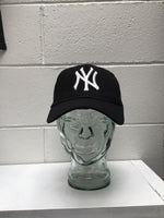 Load image into Gallery viewer, New York Cap Black
