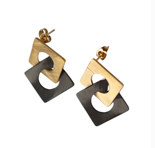 Fabuleux Vous Carre Stud Earrings