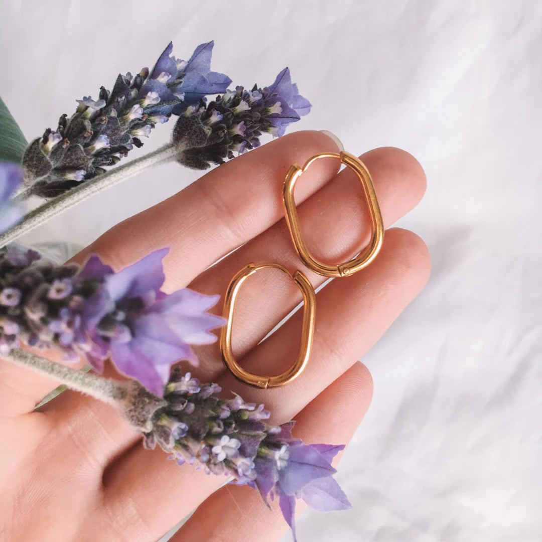 Fabuleux Vous Hooplah Square Huggie Earrings