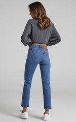 Load image into Gallery viewer, Levi&#39;s Wedgie Straight Jeans
